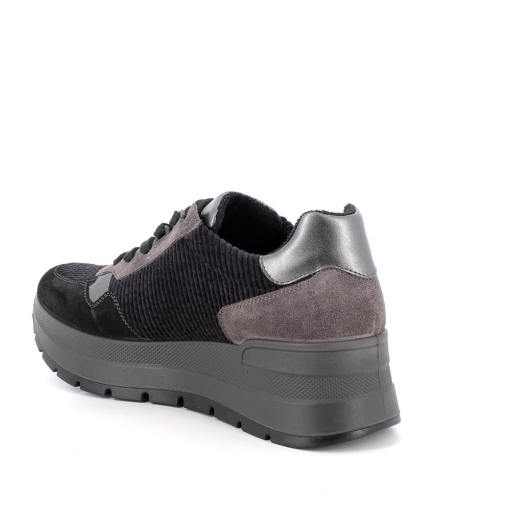 Sneakers Donna Igi&co con Zeppa in Pelle Scamosciata e Tessuto Nero