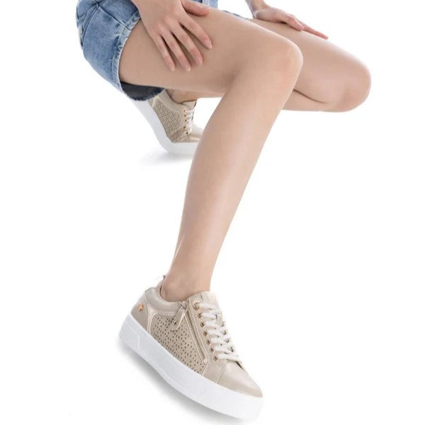 Sneaker Donna XTI EcoPelle Platino con Zip