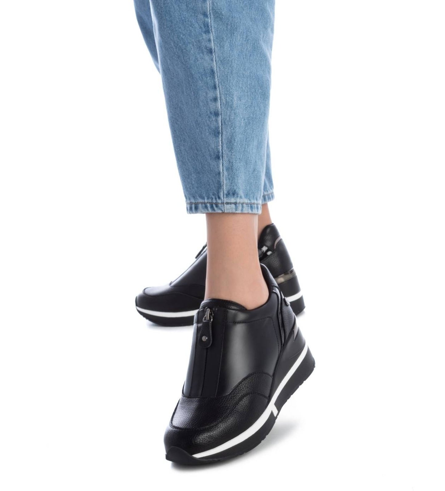 Sneaker Slip on Donna Xti con Zip Nero