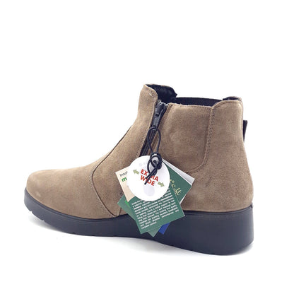 Stivaletto Donna Enval con Fibbietta in Pelle Scamosciata Fango