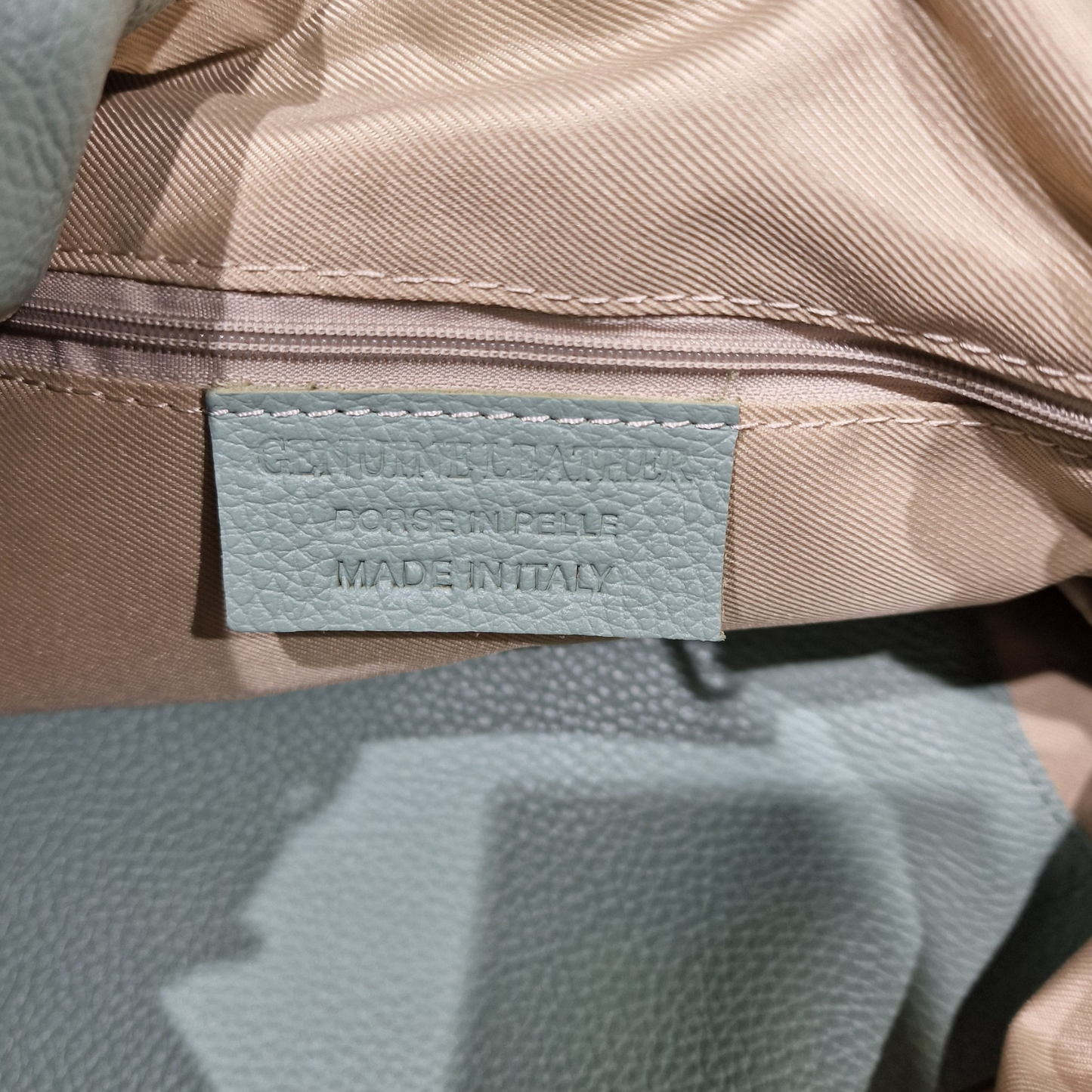 Borsa a Spalla in Pelle Irina con Chiusura a Coulisse e Tracolla