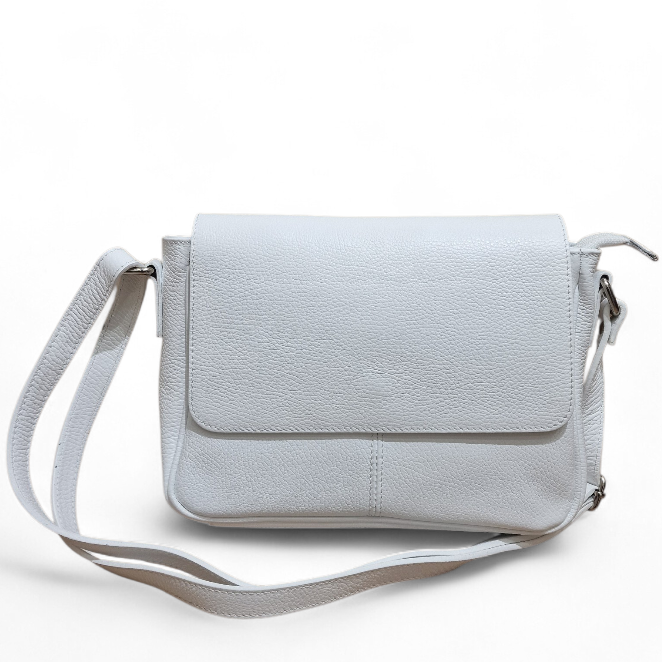 Borsa donna a mano elegante in pelle dollaro cipria con chiusura dorata a girello e tracolla, artigianato italiano.