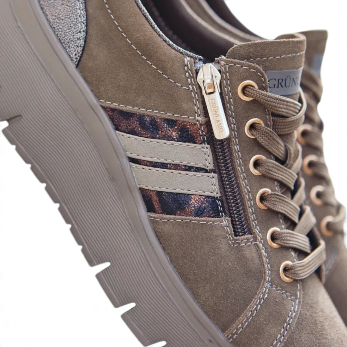 Sneakers Donna Grunland in Pelle Scamosciata Taupe con Zip - Fondo Flessibile ed Ergonomico