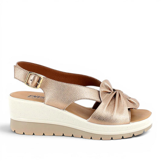 Sandalo Donna Enval Soft Fiocco in Pelle Bronzo con Zeppa Comoda