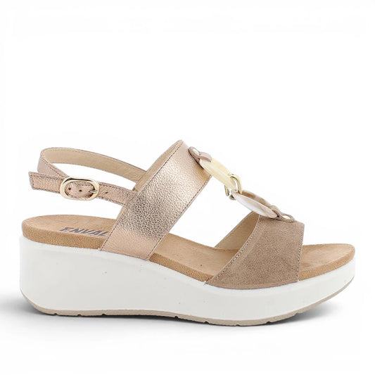 Sandalo Donna Enval Soft in Pelle Beige - Bronzo con Accessorio - Zeppa Comoda e Stile Elegante