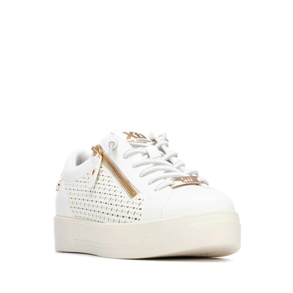 Sneakers Donna XTI Bianco con Zip e Tomaia Traforata