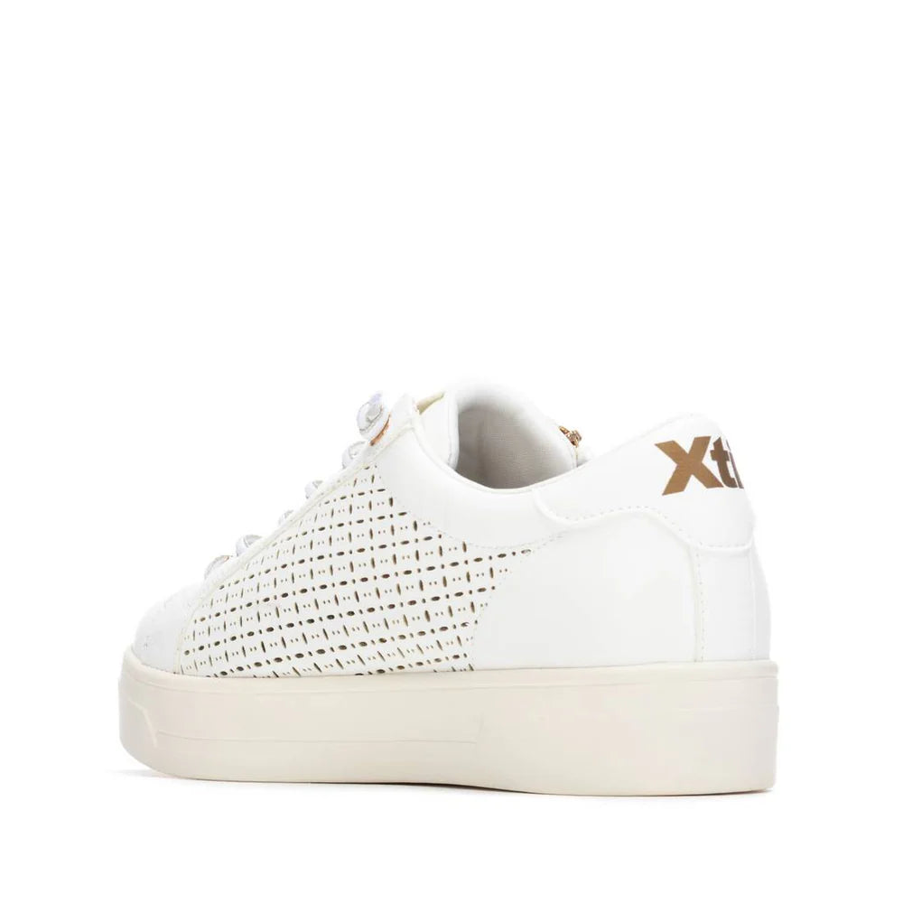 Sneakers Donna XTI Bianco con Zip e Tomaia Traforata