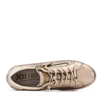 Sneakers Donna XTI Oro con Zip e Tomaia Traforata